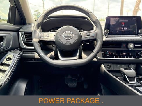 Used 2024 Nissan Rogue SV w/ SV Premium Package FWD image 8