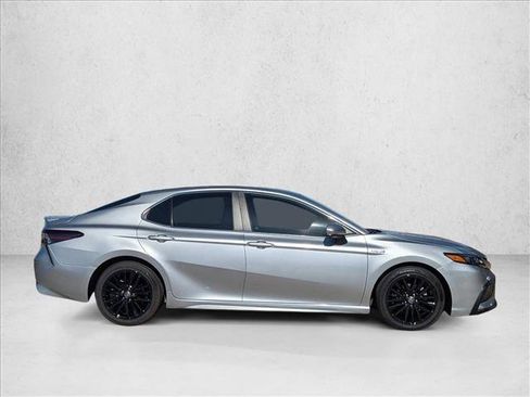 Used 2021 Toyota Camry SE image 4