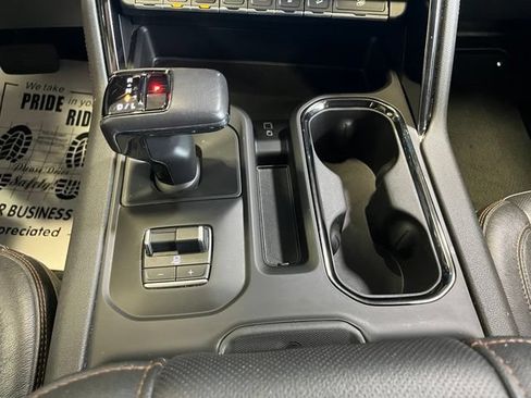 Used 2022 GMC Sierra 1500 AT4 w/ AT4 Premium Package AWD/4WD image 17