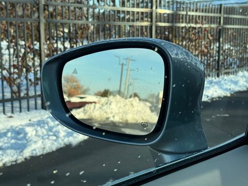 Used 2021 Chrysler Pacifica Touring-L image 16