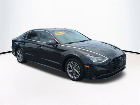 Used 2021 Hyundai Sonata SEL w/ Preferred Accessory Package FWD image 2