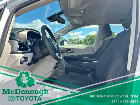 Used 2023 Chrysler Voyager LX FWD image 14