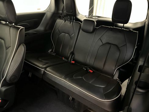 Used 2026 Chrysler Pacifica Limited FWD image 25