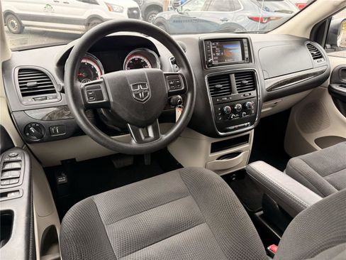 Used 2019 Dodge Grand Caravan SE image 9