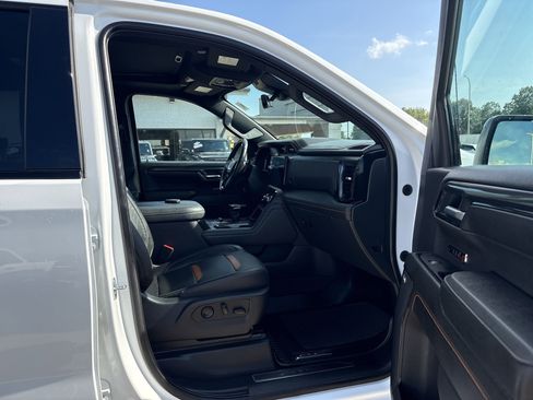 Used 2023 GMC Sierra 1500 AT4 w/ Technology Package image 10