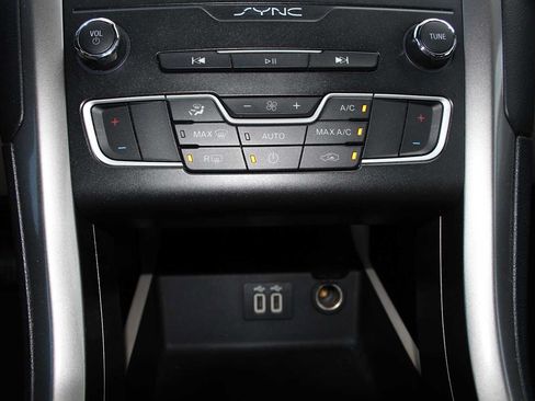 Used 2019 Ford Fusion SE FWD image 37