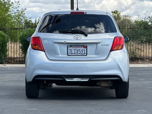 Used 2015 Toyota Yaris L image 7