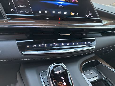 Certified 2024 Cadillac Escalade Sport Platinum w/ LPO, ONYX Package AWD/4WD image 38