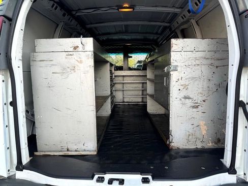 Used 2000 Chevrolet Express 2500 image 15