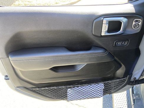 Used 2022 Jeep Wrangler Unlimited Sahara AWD/4WD image 9