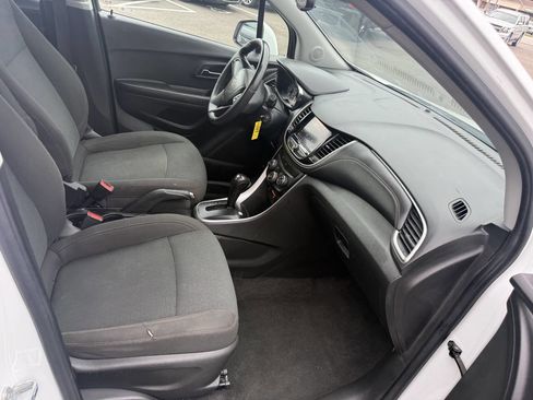 Used 2021 Chevrolet Trax LS image 15