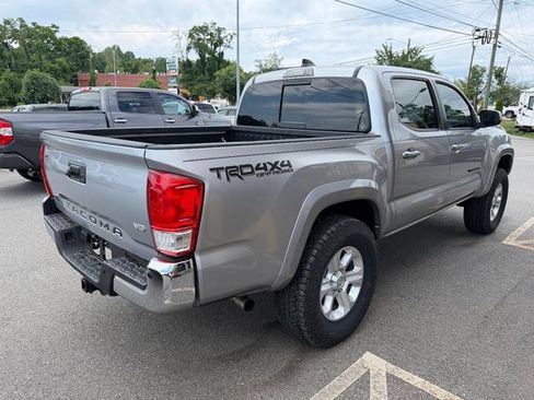 Used 2021 Toyota Tacoma SR5 AWD/4WD image 3