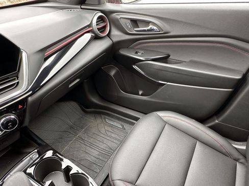 Used 2024 Chevrolet Trax RS w/ Sunroof Package image 28