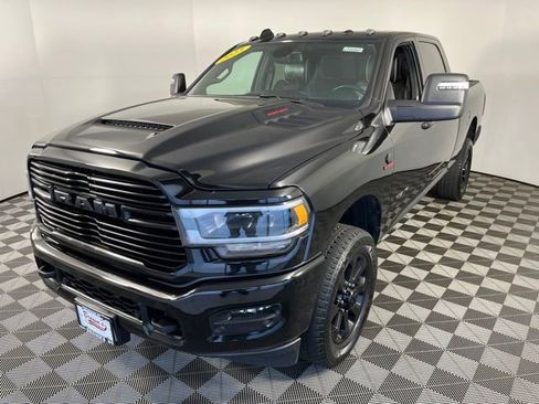 Used 2023 RAM 2500 Laramie AWD/4WD image 3