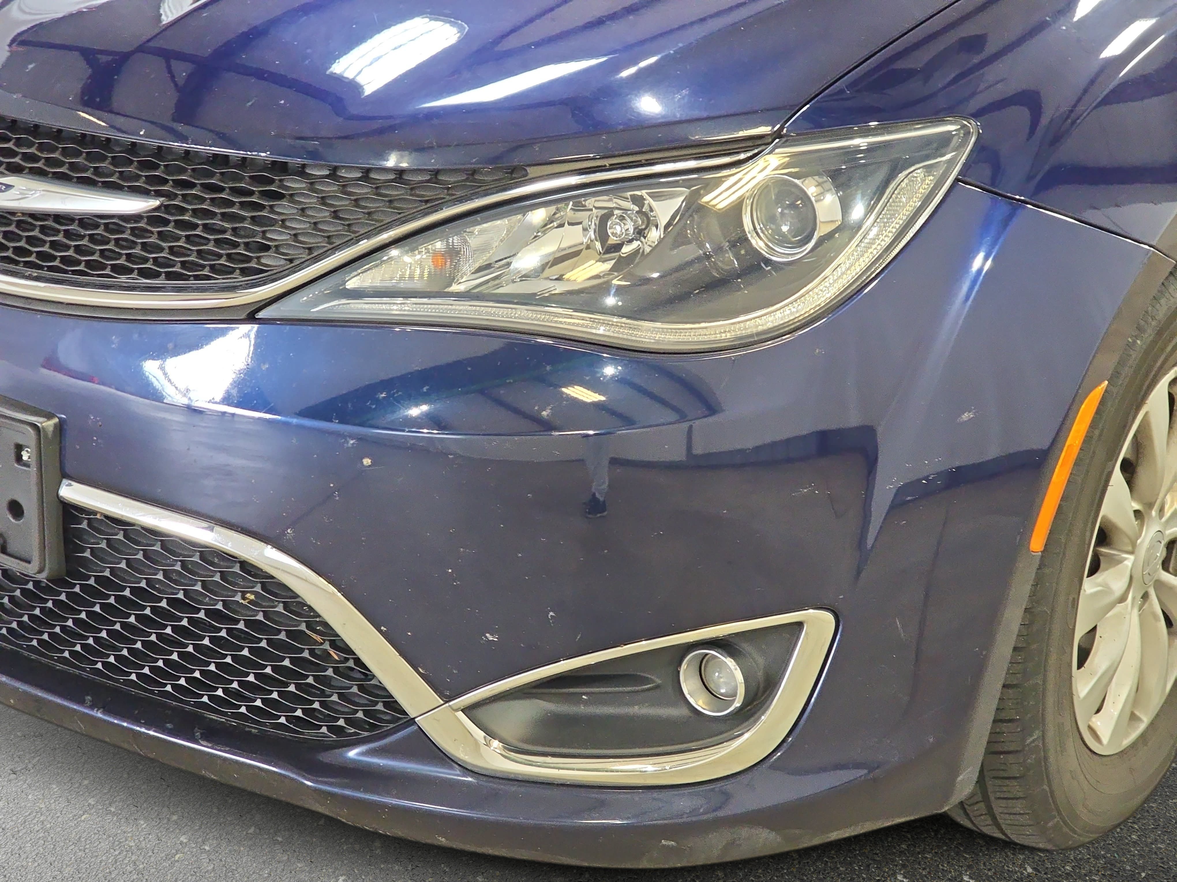 Used 2017 Chrysler Pacifica Touring-L FWD image 10