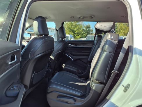 Used 2022 Jeep Grand Cherokee L Limited image 22