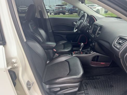 Used 2019 Jeep Compass Trailhawk image 28