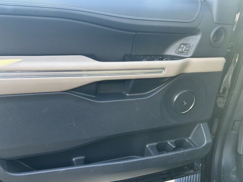 Used 2024 Ford Expedition Max Limited image 3