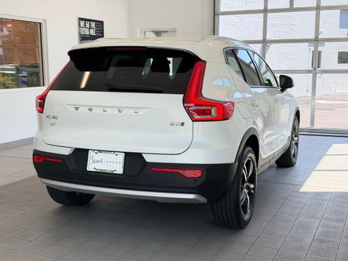 Used 2023 Volvo XC40 B5 Core w/ Convenience Package AWD/4WD image 6