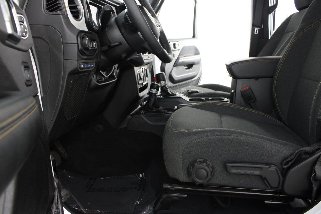 Used 2025 Jeep Wrangler Unlimited Sahara w/ Safety Group AWD/4WD image 15