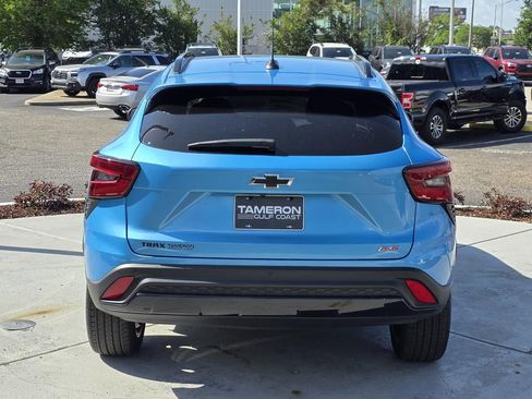Used 2025 Chevrolet Trax RS w/ Sunroof Package FWD image 3