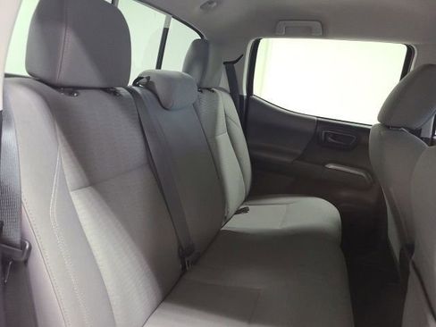 Certified 2019 Toyota Tacoma SR5 AWD/4WD image 16