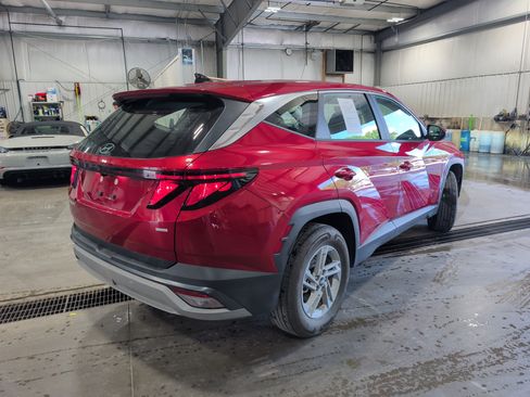 Used 2026 Hyundai Tucson SE AWD/4WD image 3