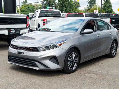 Used 2022 Kia Forte LXS FWD image 3