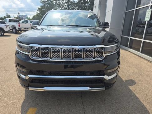 Used 2025 Jeep Grand Wagoneer 4WD image 2