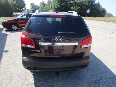 Used 2013 Kia Sorento LX w/ Convenience Pkg image 4