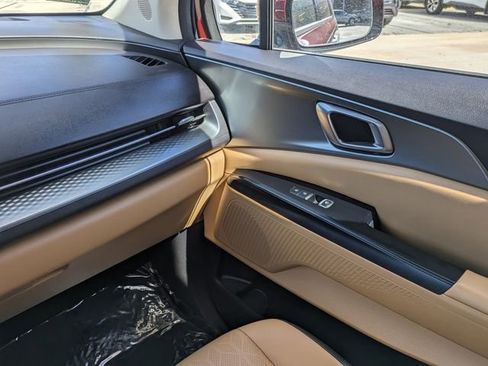 Used 2022 Kia Carnival LX image 18