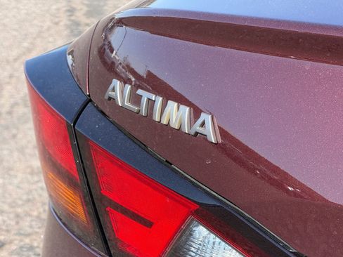 Used 2025 Nissan Altima 2.5 SV FWD image 8