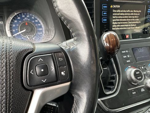 Used 2015 Toyota Sienna Limited Premium image 7