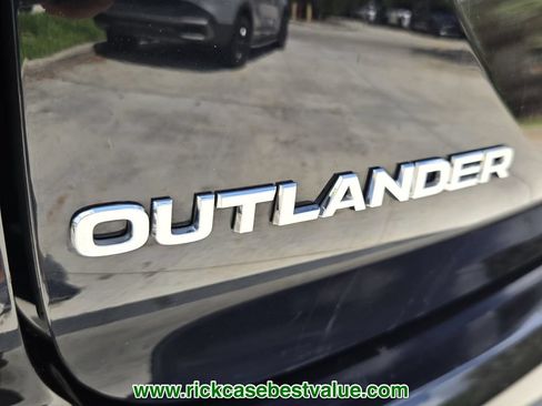 Used 2023 Mitsubishi Outlander SE FWD image 17