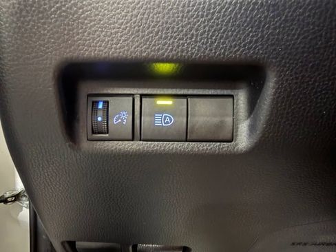 Used 2022 Toyota RAV4 LE AWD/4WD image 18