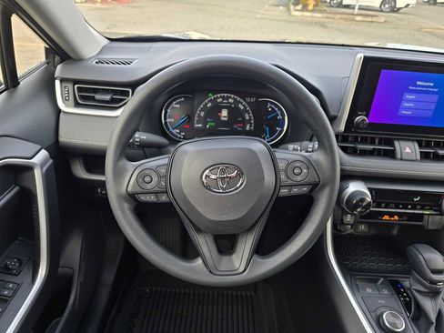 Used 2025 Toyota RAV4 XLE image 21