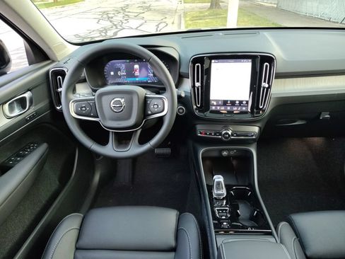 New 2026 Volvo XC40 B5 Plus w/ Protection Package Premier AWD/4WD image 29