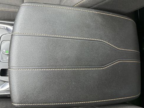 Used 2020 Chevrolet Traverse LS image 24