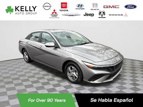 Certified 2024 Hyundai Elantra SE image 1