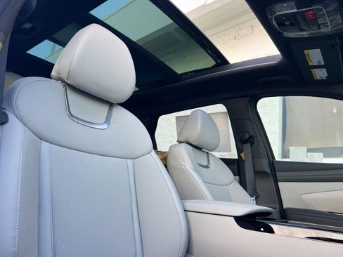 New 2025 Hyundai Tucson Limited image 17