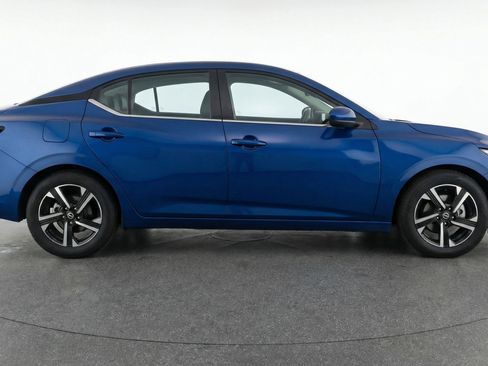 Used 2025 Nissan Sentra SV image 11