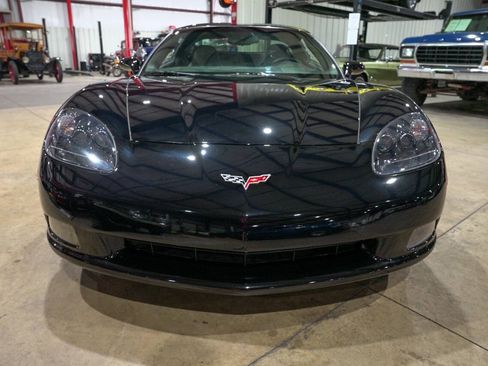 Used 2007 Chevrolet Corvette Coupe w/ Performance Package RWD image 13