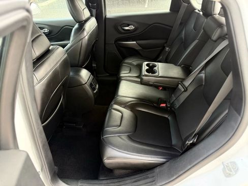 Used 2019 Jeep Cherokee Latitude Plus w/ Cold Weather Group image 21