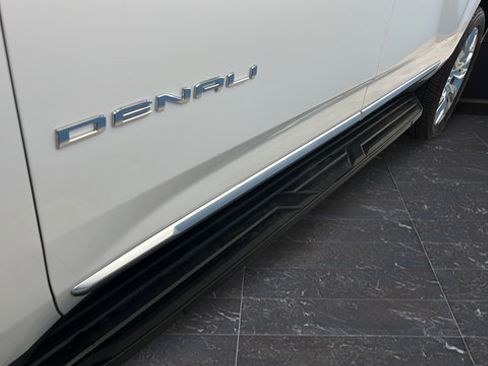 Used 2024 GMC Yukon XL Denali AWD/4WD image 43