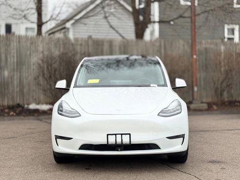 Used 2023 Tesla Model Y Long Range image 9