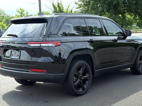 Used 2024 Jeep Grand Cherokee Altitude AWD/4WD image 4