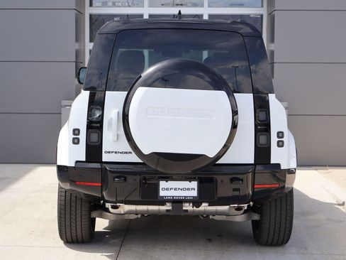 New 2026 Land Rover Defender 110 X-Dynamic SE image 7