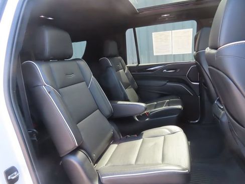 Used 2022 Cadillac Escalade ESV Sport w/ Touring Package AWD/4WD image 31