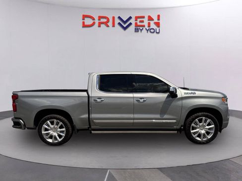 Used 2025 Chevrolet Silverado 1500 High Country AWD/4WD image 3