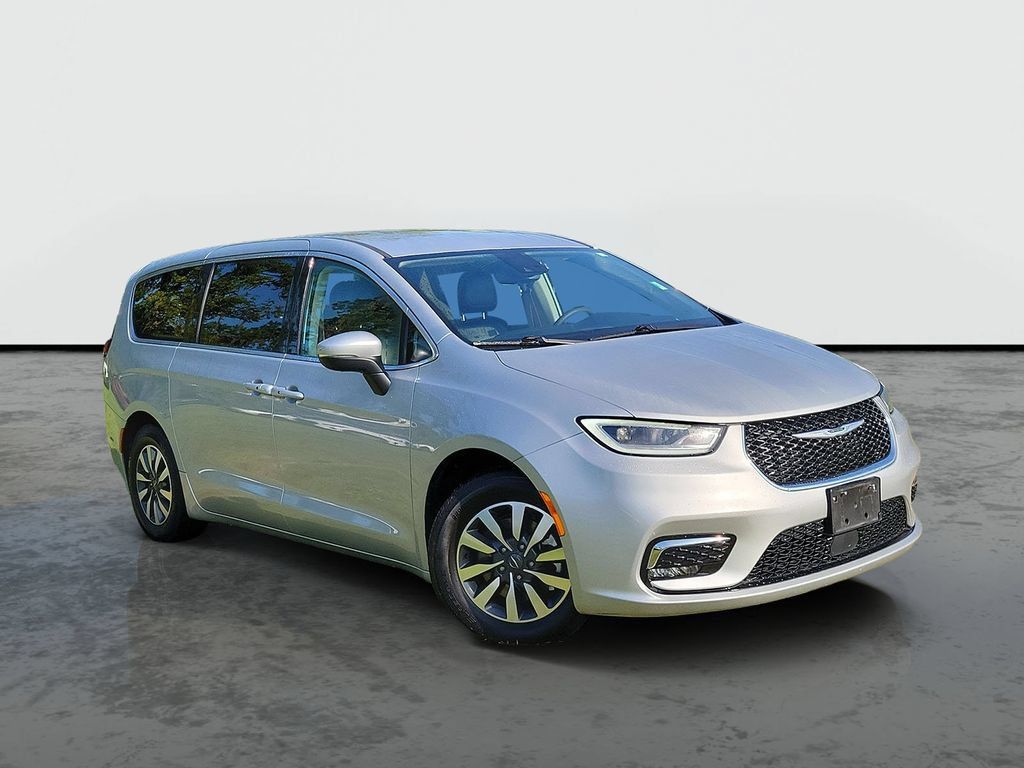 Used 2023 Chrysler Pacifica Touring-L FWD 360° Tour